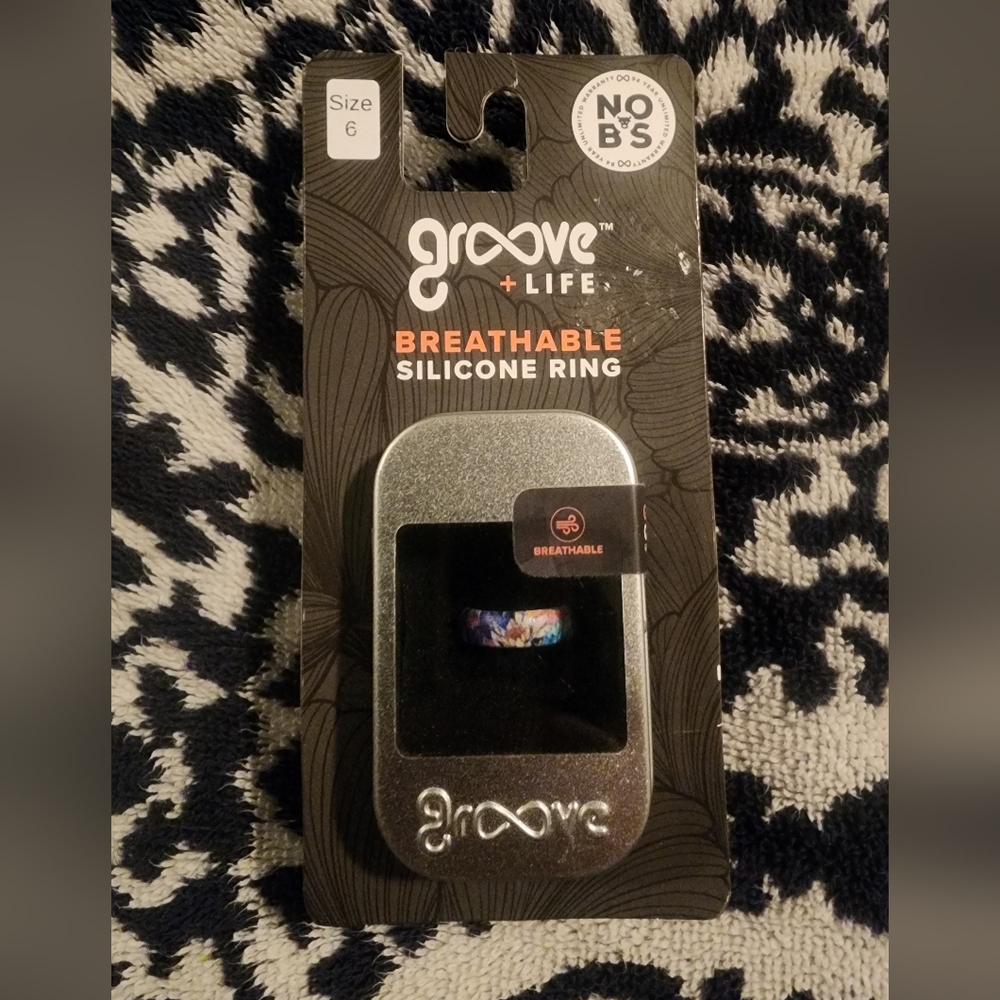 Groove Flower Silicone Ring